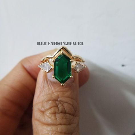 Antique Elongated Hexagon Emerald Diamond Bridal Set Solid - Etsy Green Emerald Engagement Ring, Emerald Engagement Ring Green, Emerald Engagement Ring Set, Rose Gold Ring Set, Moissanite Bridal Sets, Diamond Bridal Sets, May Birthstone, Beautiful Engagement Rings, Proposal Ring