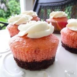 Neapolitan Cupcakes Neopolitan Cupcakes, Savory Desserts, Neapolitan Cupcakes, Easter Foods, Mini Tarts, Pop Cupcakes, Cupcakes Recipes, Cupcakes Ideas, Strawberry Cake Mix