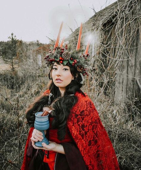 Winter Solstice Costume, Yule Headpiece, Christmas Witch Costume, Yule Outfit Pagan, Celtic Christmas Costumes, Yuletide Outfit, Pagan Christmas Decor, Yule Makeup, Yuletide Aesthetic