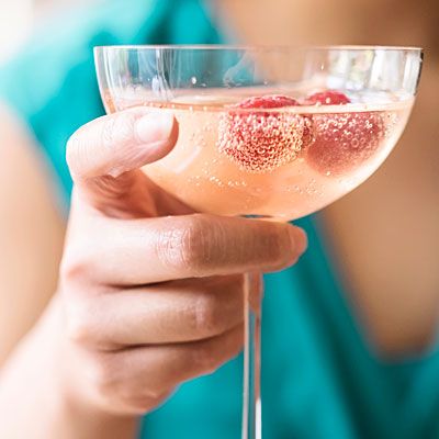 Litchi Raspberry Cocktail | A deliciously refreshing drink to pair with rich or spicy food, this cocktail rounds out a Southeast Asian dinner menu. Lychee Cocktail, Raspberry Cocktail, Recipe For Teens, Asian Dinners, Prosecco Cocktails, Exotic Food, Fruit Drinks, Vietnamese Recipes, Southeast Asian