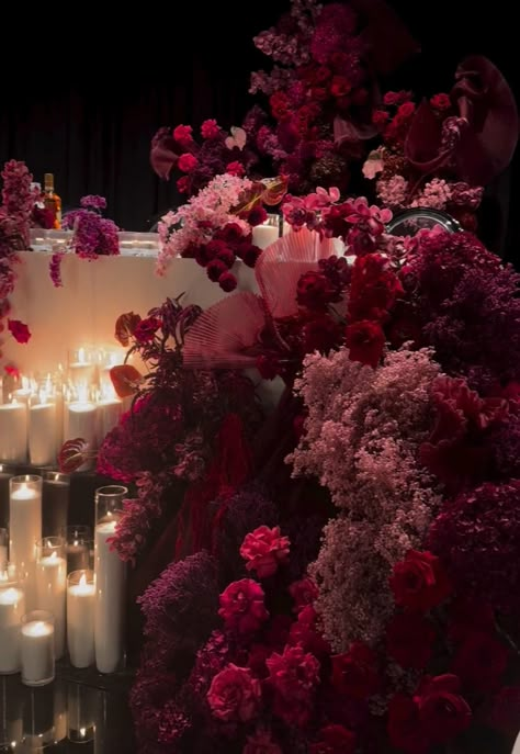 Red And Purple Party, Bar Floral Installation, Centrepieces For Weddings, Bold Color Wedding, Dark Theme Wedding, Red Purple Wedding, Wedding Walkway, Black And White Wedding Theme, Red And White Weddings