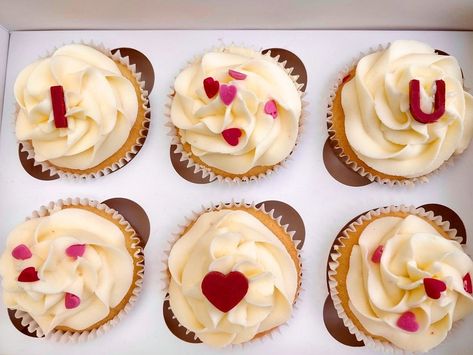 Valentines Cakes And Cupcakes, Valentines Cakes, Valentine Goodies, Valentine Cupcakes, Valentines Cake, Home Bakery Business, Red Cupcakes, Decorating Frosting, Valentines Baking