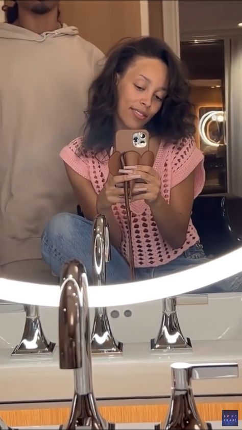 doja cat wearing her natural hair :) Mother Cat, Cat Selfie, Bad Gal, Cat Hair, Doja Cat, Cat Pics, Favorite Person, Music Artists, Natural Hair