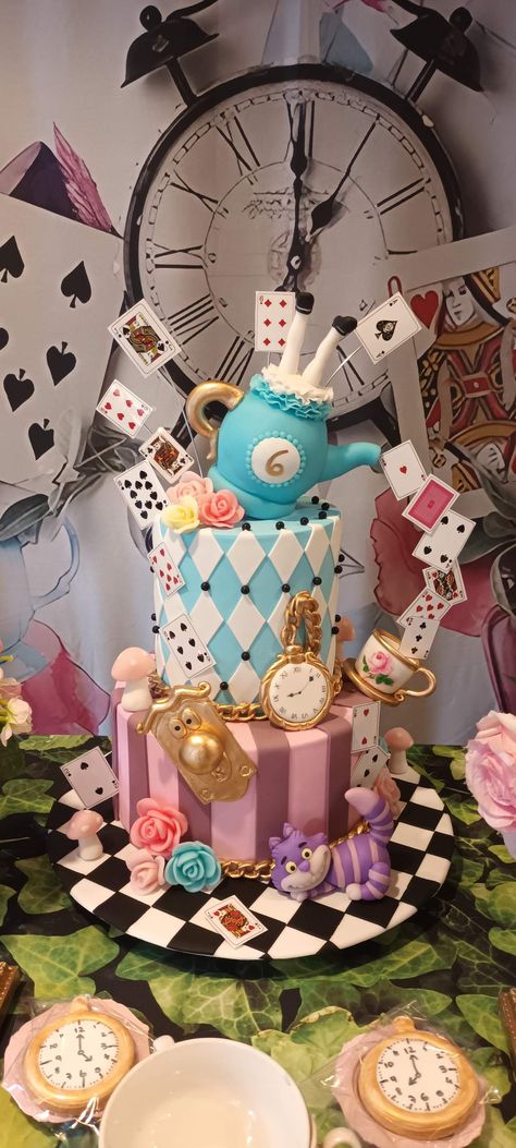 Alice In Wonderland Birthday Party Cake, Alice In Wonderland Balloon Arch, Alice In Wonderland Dessert Table, Alice In Wonderland Tea Party Food, Alice In Wonderland Party Ideas, Baloon Garland, Wonderland Halloween, Alice In Wonderland Crafts, Alice In Wonderland Birthday Party