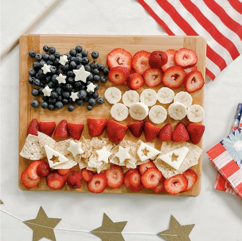 Patriotic Fruit Tray - Perfect for Memorial Day or 4th of July - Stacia Mikele Fruit Kebabs Ideas, Fruit Board, Fruit Kebabs, July Desserts, Roasted Tomato Sauce, Patriotic Food, April Flowers, Dried Berries, Fourth Of July Food