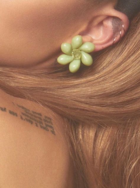 ariana grande Ariana Grande Nose, Tattoed Heart, Ariana Grande Nails, Inner Ear Tattoo, Ariana Grande Tattoo, Wrap Around Tattoo, Ariana Grande Images, S Tattoo, Pastel Green