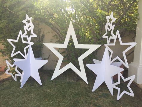 Magalie Sarnataro's props Repurposing Stars cutouts I made for Starry Night 8thG dance 2016... I removed colorful inner stars and kept outline frame ! Star Photo Backdrop, Star Backdrop, Prom Props, Night To Shine, Graduation Crafts, Decoration Evenementielle, Outdoor Christmas Tree, Diy Backdrop, Wooden Stars