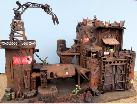 Buildings, Fort, Ork Base, Orks, Scratch Build, Terrain Ork Terrain 40k, Ork Terrain, Fallout 4 Settlement Ideas, Warhammer 40k Necrons, Orks 40k, Warhammer Terrain, 40k Terrain, Train Miniature, Game Terrain