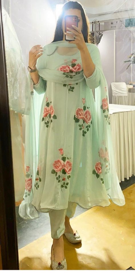 Hand Painted Dress Indian, Hand Painted Suits Designs, Hand Painted Suits Punjabi, Paint Suit Design For Women, Frock Suit Design, Painted Suits, Paint Shirt, Fabric Paint Shirt, Indian Tops