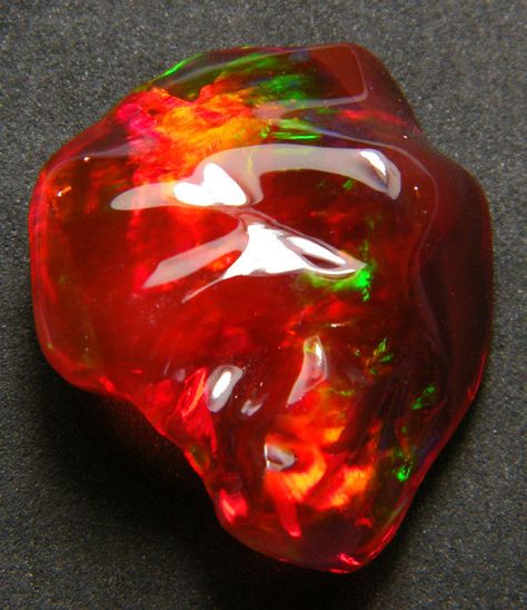 Mexican Fire Opal Dragons Breath Opal, Art Pierre, Dragons Breath, Rock Minerals, Pretty Rocks, Beautiful Rocks, Mineral Stone, Rocks And Gems, Minerals And Gemstones