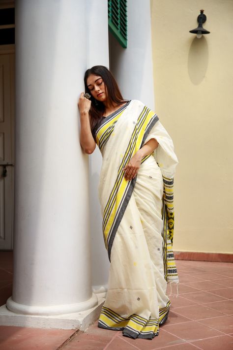 Dress Designs For Stitching, Khadi Cotton Saree, Khadi Saree, Dresses Traditional, Cotton Saree Designs, Indian Look, Gold Necklace Simple, Indian Dresses Traditional, Indian Sari