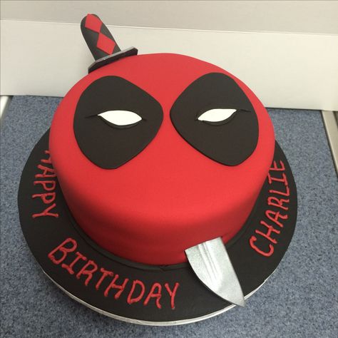 Fondant Deadpool Cake Deadpool Cake, Deadpool Party, Deadpool Birthday, Red Birthday Cakes, Pool Cake, Inside Cake, Marvel Cake, Pinterest Cake, Superhero Cake