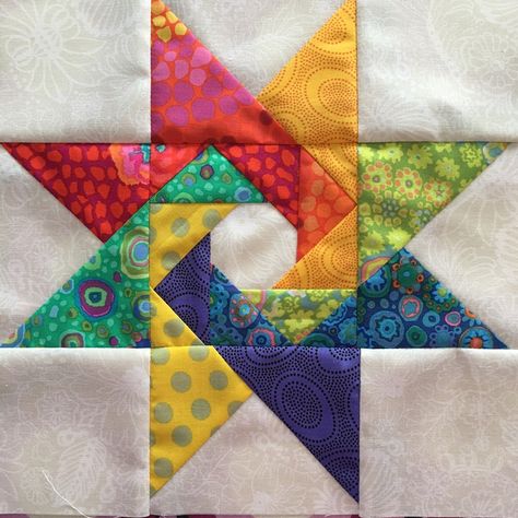 Spinning Star - Paula Storm.  Instructions:  http://paulastorm.wixsite.com/sasqa/single-post/2016/11/23/Row-4---Flying-Geese Bunny Rabbit Quilt Pattern, Diy Journaling, Geese Quilt, Paper Pieced Quilt, Sales Pitch, Bantal Sofa, Star Quilt Blocks, Star Blocks, Star Quilt Patterns