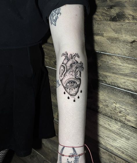 Tatuaje inspirado en el corazón delator. ✍️🏻_sick.mind.art_ Tell Tale Heart Tattoo, Telltale Heart, Sick Mind, The Tell Tale Heart, Mind Art, Heart Tattoo, Geometric Tattoo, Tattoo Ideas, Tattoos