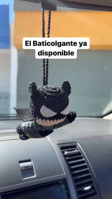 Batman Crochet Keychain, Crochet Batman Keychain, Crochet Car Keychain, Crochet Car Things, Crochet Car Ideas, Crochet Ideas For Guys, Crochet Car Accessories Pattern Free, Crochet Car Ornament, Crochet Car Hanger