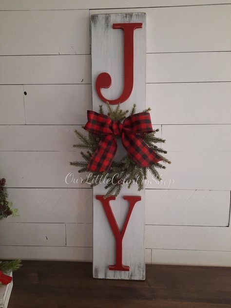 Rustic Christmas Signs Diy, Joy Porch Sign, Porch Leaners For Christmas, Joy Signs Wooden, Christmas Board Signs, Front Porch Christmas Decor Ideas Diy, Christmas Pallet Ideas, Christmas Ladders Ideas, Joy Christmas Decor