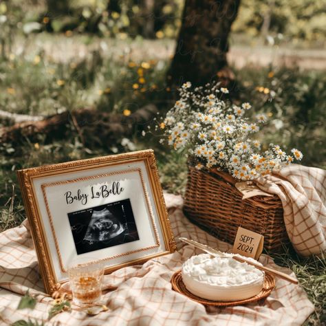 Demo link: https://www.corjl.com/d/16D7M5 Let your loved ones know that you're expecting a baby with our spring picnic pregnancy announcement. This boho floral baby announcement is also digital, self-editing, gender neutral, and is perfect for cake lovers or those looking for a simple aesthetic. Enjoy! Please be aware that you will NOT receive a physical copy of the photo via mail. This is a square 10.66 x 10.66-inch digital image that you'll be able to edit using the link from Corjl. If you get Earthy Gender Reveal, Floral Baby Announcement, Nature Baby Announcement, Baby Announcement Flat Lay, Picnic Baby Announcement, Fall Announcement Pregnancy, Picnic Pregnancy Announcement, Baby Announcement With Kids, Spring Gender Reveal Ideas