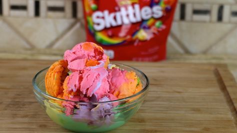 Skittles Candy, Types Of Ice Cream, Churn Ice Cream, Rainbow Desserts, Ice Cream Base, Ice Cream At Home, Ice Cream Print, No Churn Ice Cream, Ice Cream Candy