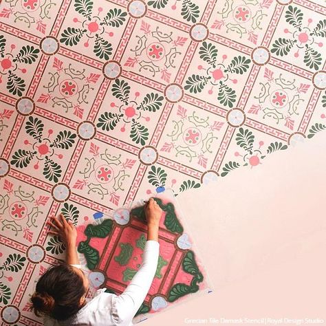 painting stencils on Vinyl Flooring! VIDEO Tutorial: How to Paint with Large Tile Floor Stencils - Royal Design Studio Eclectic Bungalow, Colonial Remodel, Painted Floorboards, Damask Wall Stencils, Painted Vinyl Floors, Stencils Patterns, Floor Stencils, Foil Wall, Paint Vinyl