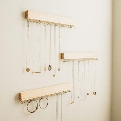 Jewelry Storage Ideas, Jewlery Storage, Best Closet Organization, Jewelry Storage Diy, Diy Jewelry Display, Jewelry Organizer Wall, Jewelry Wall, Necklace Storage, Hanging Jewelry Organizer