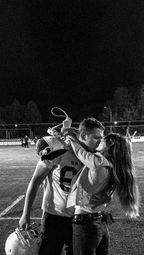 American Football Aesthetic Couple, Football Gf Aesthetic, Athlete Boyfriend Aesthetic, Football Couple Aesthetic, Football Girlfriend Aesthetic, Football Players Aesthetic, Football Couples Aesthetic, Football Boyfriend Aesthetic, Football Player Aesthetic