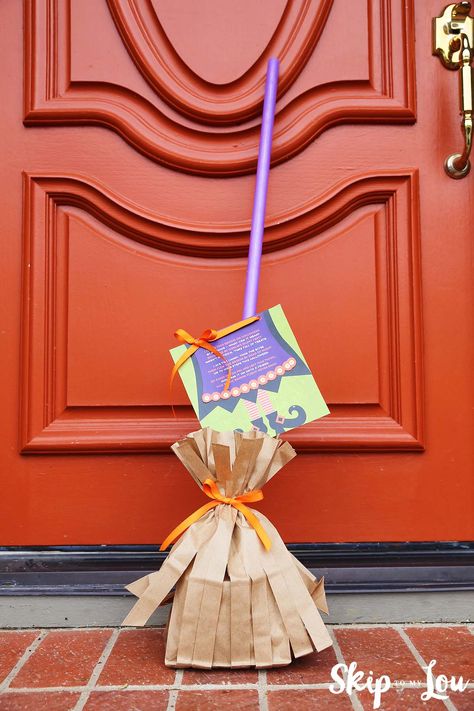 magic-broom-activity Booing Ideas, Fun Halloween Activities, Magic Broom, Boo Gift, Halloween Gift Baskets, School Halloween Party, Skip To My Lou, Halloween Printables Free, Halloween Activity