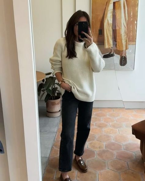 jessi caparella on Instagram: "FLASH SALE ⚡️code JESSI20⚡️for 48 hours on ALL full priced FRĒDA🤎 new *and returning* customers - major!! I popped in with my bestie yesterday to peep the Fall Drop 1 and Loafer Shop and figure out sizing for yall!! If you’ve been wanting these beauties now’s the perfect time 🥰  Comment SHOP for links and sizing recs on my favs!!!  Petite style, millennial style, street style, summer style, vacation style, preppy style, resort wear, style round up, French street style Paris, euro style, minimal summer style, Pinterest style, Pinterest girl, minimal style, fall style, Jenni Kayne cotton crewneck sweater, Levi’s cropped black jeans, Freda Salvador discount code black loafers, leather loafers, suede brown penny loafers, fall ballet flats . . . . . #minimalstyl Sezane Loafers Outfit, Madewell Frances Loafer, Loafers Outfit With Pants, Loafers With Socks And Jeans, Women Penny Loafers Outfit, 90s Jcrew Style, How To Style Penny Loafers Women, Jenni Kayne Style, Weejuns Outfit Women