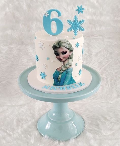 Frozen Cake With Topper, Elsa Theme Cake, Frozen Cake Designs, Frozen Elsa Cake Topper, Elsa Birthday Cake, Elsa Cake Toppers, Frozen Birthday Party Cake, Frozen Themed Birthday Cake, Pastel Frozen