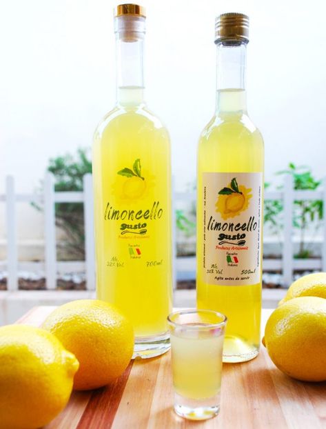 10 of the Best Homemade Limoncello Drinks with Recipes Limoncello Shots, Limoncello Drinks, Shots Recipes, Limoncello Cocktails, Recipes Only, Limoncello Recipe, Homemade Limoncello, Italy Magazine, Liquor Recipes