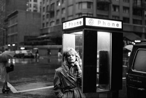 Farrah Fawcett | From a unique collection of black and white photography at https://www.1stdibs.com/art/photography/black-white-photography/ Harry Benson, Telephone Booth, Photography Vintage, Phone Booth, Farrah Fawcett, Photography Magazine Cover, Photo Vintage, Black And White Portraits, Night City