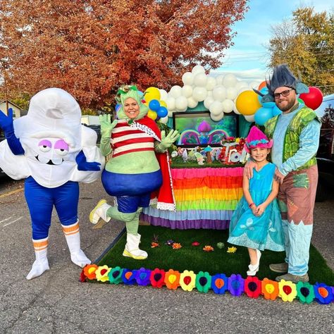 Trolls Halloween trunk or treat Trolls Trunk Or Treat Ideas For Cars, Trolls Trunk Or Treat Ideas, Trolls Trunk Or Treat, Trunk Or Treat Ideas, Troll Costume, Carnival Ideas, Halloween 23, Play Pretend, Trolls Movie