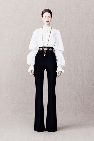 Alexander McQueen Pre-Fall 2013 Collection - Vogue Haute Couture Style, Pre Fall Fashion, Fashion Articles, Savile Row, Mode Inspo, Looks Chic, Mode Inspiration, Pre Fall, Wearing Black