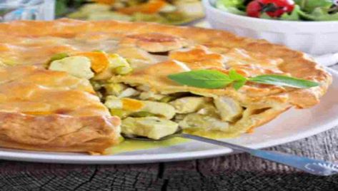 Curry Chicken Pot Pie Recipe, Curry Pie Recipe, Curry Pie, Turkey Curry, Green Curry Chicken, Thai Chicken Curry, Hawaiian Recipes, Leftover Rotisserie Chicken, Chicken Pie