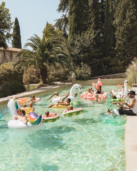 Erica Eriksson 🎀 on Instagram: "First day back at the office and can’t help daydreaming back to this pool party day (despite feeling quite excited to be back) 🍾🦄😍💦🌟 #sundlöfwedding 📸: @ronerphotos . . . . . . . . . . . . . . . . . . #chateauderobernier #wedding #provencewedding #provence #cotignac #cotignacprovence #france #weddingweekend #destinationweddingfrance #destionationwedding #poolparty #pool #poolday #bröllop #bröllopsfest #poolfest #poolfloat #floaters #frankrike #frankrikebröl Champagne Pool Party, Post Wedding Pool Party, Italian Pool Party, Pool Campaign, Fancy Pool Party, Sahara Wedding, Pool Brunch, French Pool, Backyard Pool Party