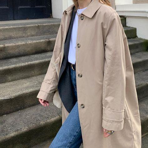 Chloe Hayward on Instagram: “🍨 { Trench is in the H&M sale and I can’t find it online so can’t link it 😢 }” Chloe Hayward, Rain Outfit, Autumn Outfit, Inspiration Mode, Fall Winter Outfits, Parisian Style, Look Cool, Cute Casual Outfits, Outfit Inspirationen