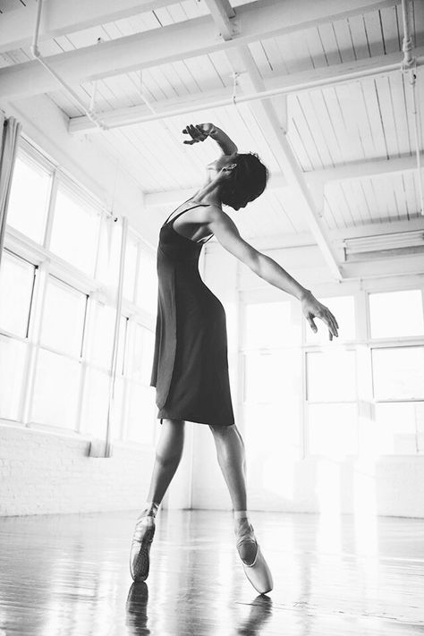 Ballet Photography Poses, Zsazsa Bellagio, Ballet Poses, Alvin Ailey, Ballet Inspiration, Dance Tutorial, Photography Winter, Dance Outfit, Ballet Photos