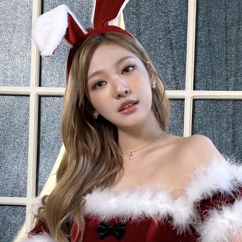 Christmas K Pop Icon, Ningning Christmas Icon, Aespa Christmas Icon, Ningning Christmas, Christmas Kpop Icon, Kpop Christmas Icons, Aespa Christmas, Swipe Game, Christmas Profile Pictures