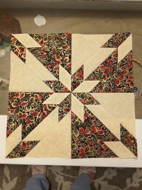 Quilt Happens | Quick & Easy Tutorial: https://www.quilt.today/2021/08/hunters-star-quilt-block-quick-easy.html Accuquilt Projects Ideas, Hunters Star, Hunters Star Quilt, Christmas Quilting Projects, Asian Quilts, Star Quilt Pattern, Quilt Blocks Easy, Big Block Quilts, Quilt Block Patterns Free