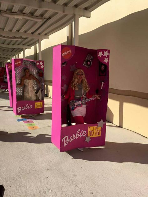 Barbie Truck Or Treat, Barbie Parade Float Ideas, Barbie Float Parade, Barbie Dream House Trunk Or Treat, Barbie Costume Box Diy, Diy Barbie In A Box Costume, Barbie Float, Wagon Floats, Barbie Bday