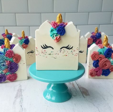 Unicorn Soap, Soap Design Ideas, Cold Process Soap Designs, Homemade Soap Bars, Dessert Soap, Embellishment Ideas, Handmade Soap Recipes, Soap Craft, Soap Ideas