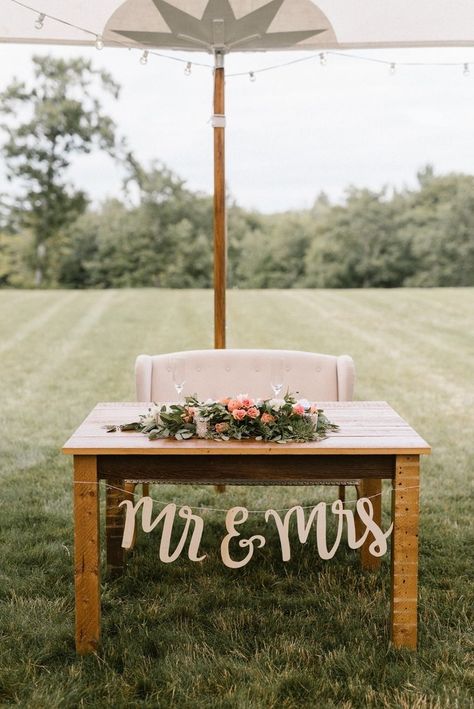 Backyard Wedding Ceremony, Small Backyard Wedding, Beautiful Wedding Reception, Sweetheart Table Wedding, Unique Wedding Flowers, Wedding Reception Centerpieces, Wedding Floral Centerpieces, Summer Wedding Outdoor, Flower Centerpieces Wedding