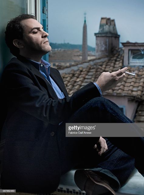 Michael Stuhlbarg, Fleamont Potter, Warren Beatty, Famous Men, Favorite Actors, Writing Inspiration, Diva, Tv Shows, Stripes