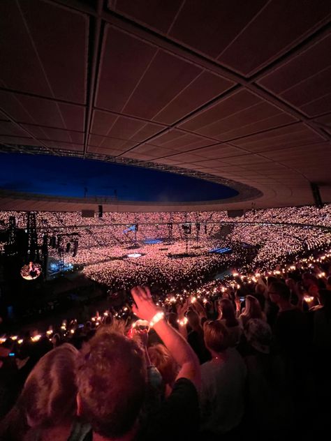 Concert Stadium Aesthetic, Stadium Concert, Pecha Kucha, Future Concert, Concert Lights, Coldplay Concert, Concert Aesthetic, Stadium Tour, Fun Travel