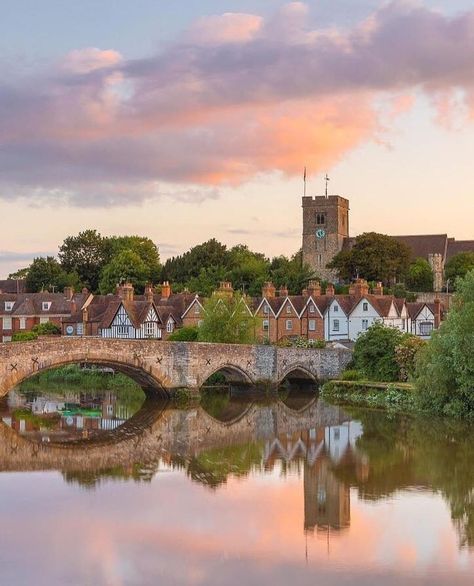 Country Living Uk, Countryside Village, Uk Landscapes, England Countryside, Countryside Cottage, British Country, Kent England, Pretty Images, Country Side