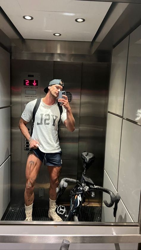 Fitness Lifestyle Aesthetic Men, Mens Gym Fits Aesthetic, Gym Guy Aesthetic, Gym Outfit Men Style, Converse Gym Outfit, Mens Gym Outfits, Gym Outfit Men, Gym Fits, Bike Style