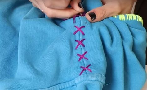 Diy Hoodie Refashion, Bedazzled Sweatshirt, Hoodie Diy, Stitch Hoodie, Hoodie Refashion, Simple Hand Embroidery Patterns, Upcycle Clothes Diy, Spring Hoodie, Diy Sweatshirt