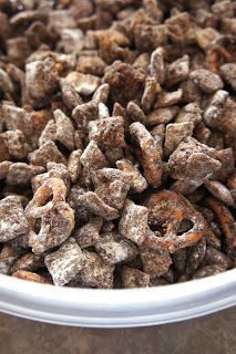 Chocolate Chex Mix Recipes, Muddie Buddies, Chex Mix Ingredients, Chex Mix Recipes Sweet, Chocolate Chex Mix, Sweet Snack Mix, Cinnamon Chex, Coffee Toffee, Chocolate Chex