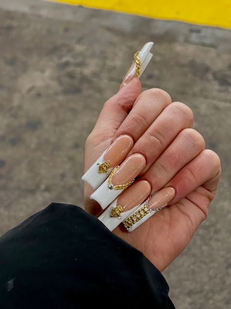 French Tip With Gold Charms, Short Square Acrylic Nails Gold, Nails Gold Short, Square Acrylic Nails Gold, White And Gold French Tip Nails, Acrylic Nails Gold, Gold French Tip, White Nails With Gold, Nails With Gold