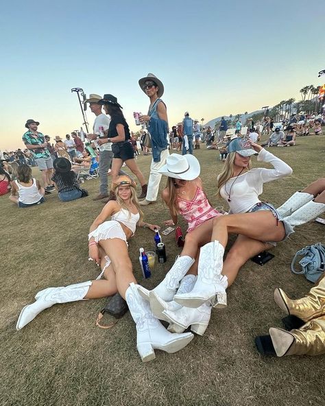 @josiecanseco.on instagram Cream Cowboy Boots Outfit, Stage Coach Outfits, Stagecoach 2024, Calgary Stampede Outfits, Dresses For Festivals, Stagecoach Outfits, Coachella Outfit Ideas, Stagecoach Outfit, Country Girl Aesthetic