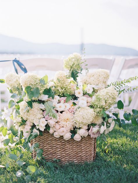 Southern Wedding Dresses, Southern Wedding Reception, Southern Wedding Traditions, Hot Air Balloon Wedding, Pippin Hill Wedding, Soft Pink Wedding, Gorgeous Wedding Bouquet, Wedding Isles, Wedding Flower Design